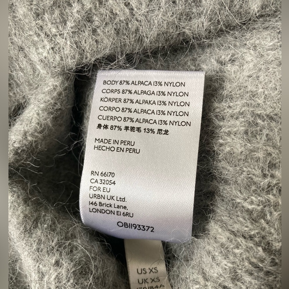 Free People Alpaca Wool Blend Cropped Cardigan
*made in Peru! - Picture 5 of 9